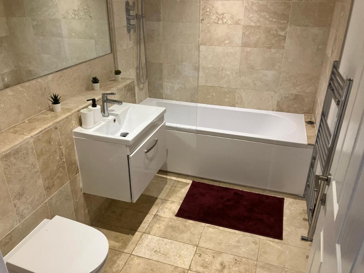 Apartamento Magnificent Refurbished 1 Bed Flat Few Steps To High St ! - 4 East House Epsom Exterior foto